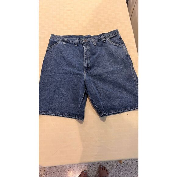 Wrangler Men's Classic Fit  Carpenter Jean Shorts Blue Denim Medium Wash Size 44 - Picture 3 of 9